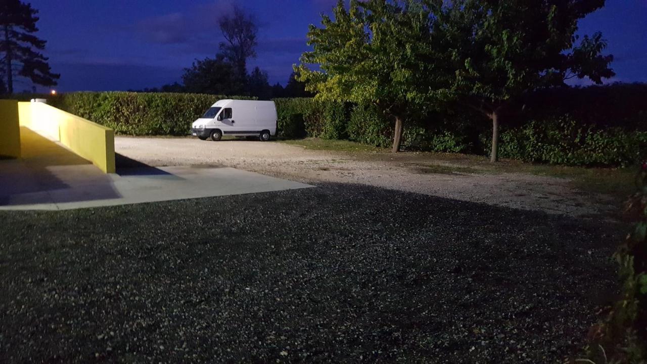 AUBERGE DE LA LICORNE eu Livron-sur-Drôme Extérieur photo